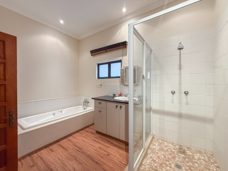 6 Bedroom Property for Sale in The Coves North West